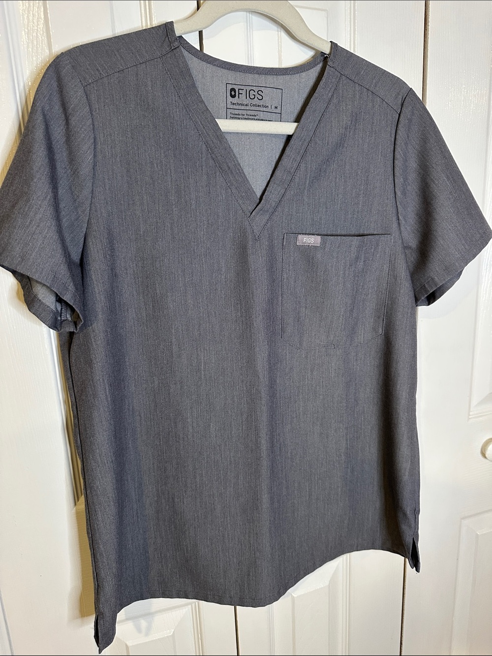 Figs Charcoal V-Neck Scrub Top | M